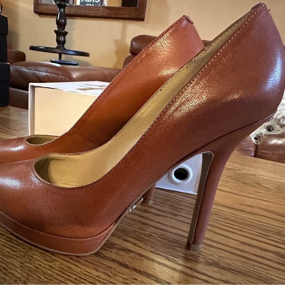Brand new Nine West heels size 8.5- leather